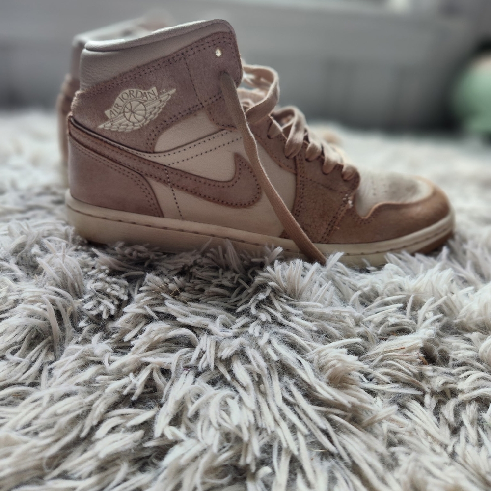 Jordan Women's Tan and Cream Athletic Sneakers